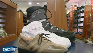 Valuev mit Schuhen in &Uuml;bergr&ouml;&szlig;e von Wessels